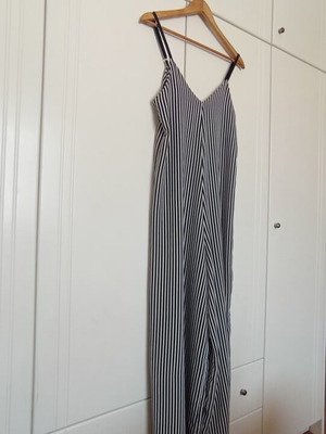Summer jumpsuit, size Medium, adjustable straps, stretchy fabric