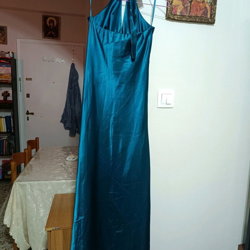 Satin dress like new in emerald color, size medium-large