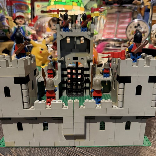 Lego Castle 6080 King’s Castle vintage, used with knights and accessories