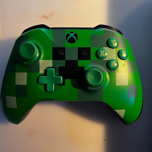 Xbox One S 500GB console like new with 3 wireless controllers Minecraft Creeper edition