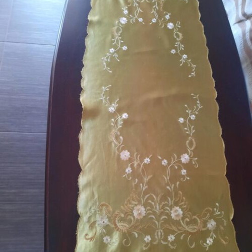 Vintage satin table runner like new