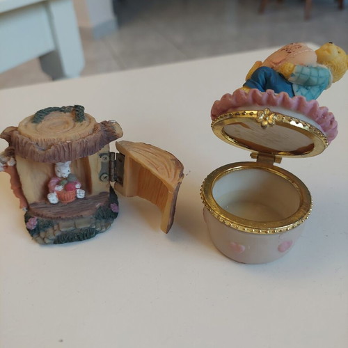 Trinket boxes like new, set of 2 decorative jewelry boxes