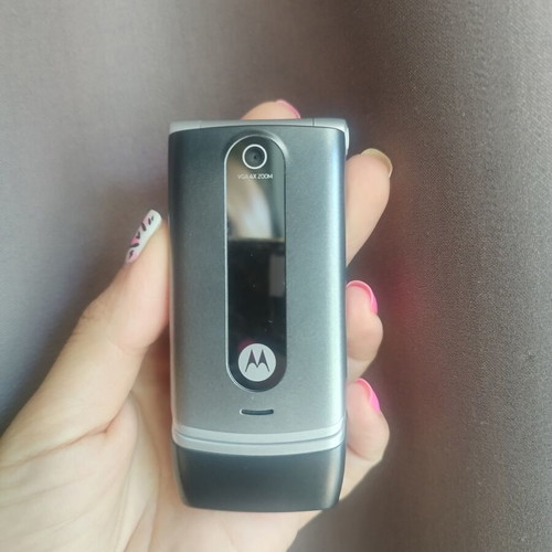 Motorola W377 mobile phone, gray