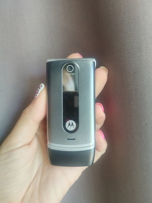 Motorola W377 mobile phone, gray