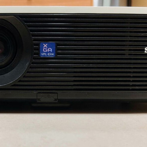 Projector Sony VPL-EX4 used with remote and new replacement lamp