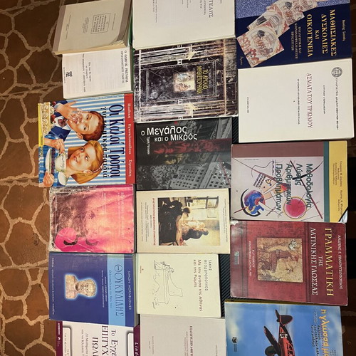 History books like new, pack of over 100 pieces