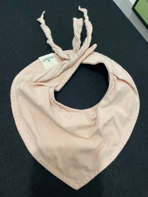 Elodie Details bandana bib sapio apple used with bow