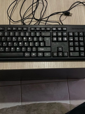 Dell keyboard and mouse set like new