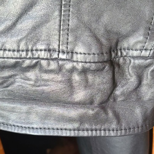 Leather women's coat with fur collar, like new, size medium/large