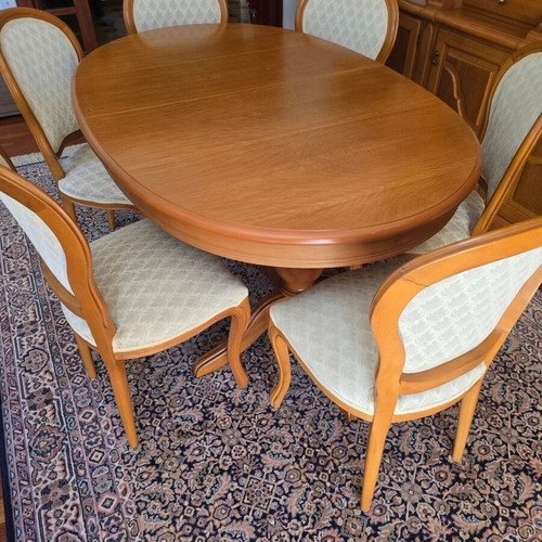 Classic solid walnut dining set like new with 6 chairs