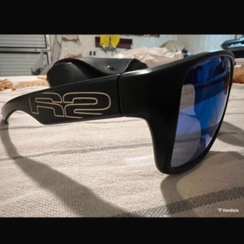 R2 Model tr 90 sunglasses used, black and blue