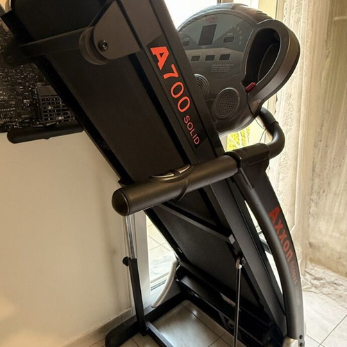Axxon A700 Solid treadmill used, 2.5 HP motor, adjustable speed and incline