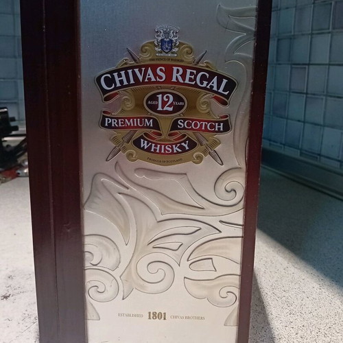 Chivas Regal 12 Years Old Premium Scotch Whisky Collectible Case like new