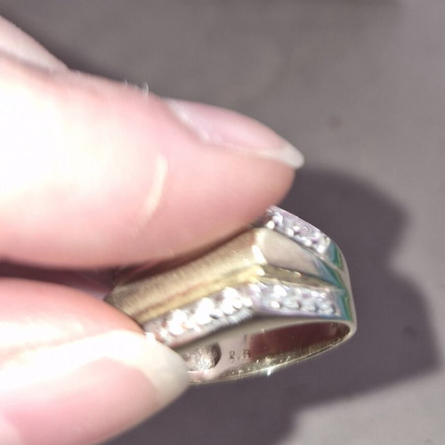 Vintage gold ring with matte gold and 14-carat zircons, nearly 5 grams