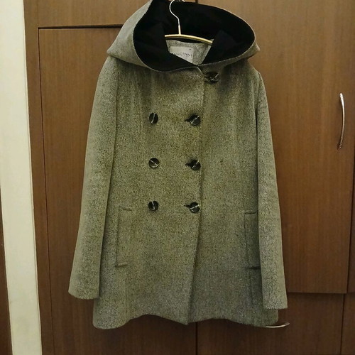 Paucinni cashemere gray coat like new with hood and lining