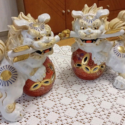 Japanese Lion Statues Pair Like New With Ornate Decoration