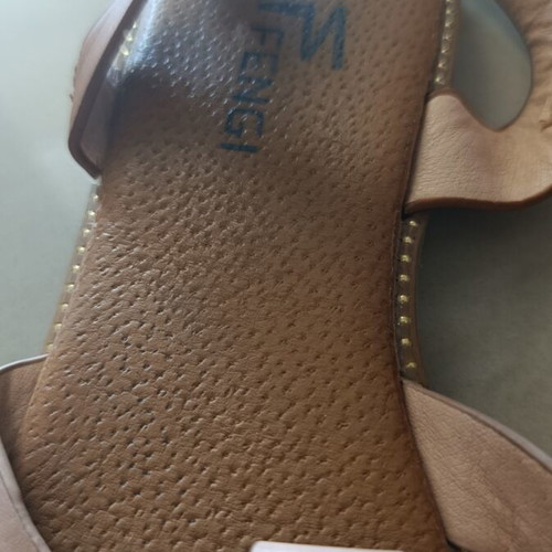 Beige summer sandals with cross straps, size 39