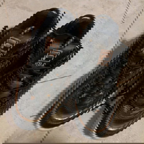 Fila γυναικεία δερμάτινα παπούτσια μεταχειρισμένα Νο 38 μαύρα με μπρονζέ σχέδιο