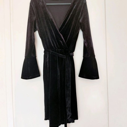 Velvet black dress H&M size S like new with belt and frill sleeves