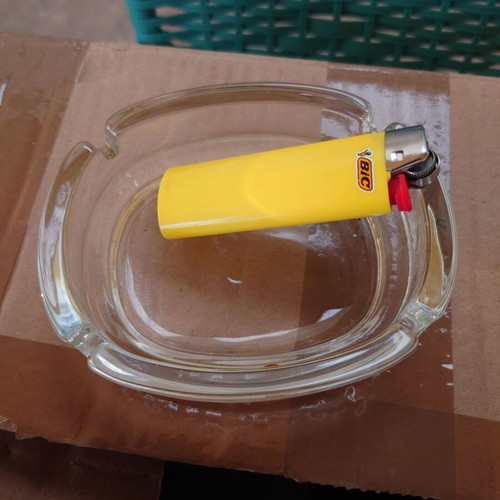 Glass oval ashtrays like new, pack of 18