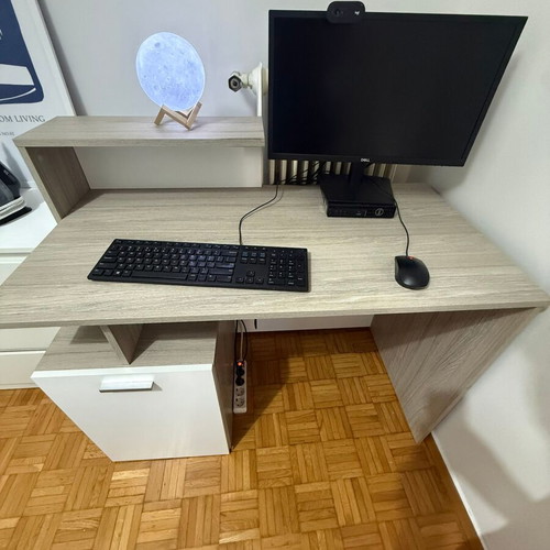 Desk like new in good condition
