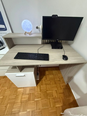 Desk like new in good condition