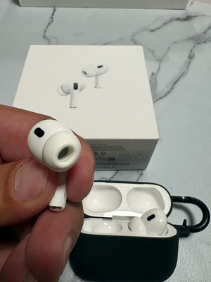 Apple AirPods Pro 2 като нови с USB-C зареждане и нов калъф