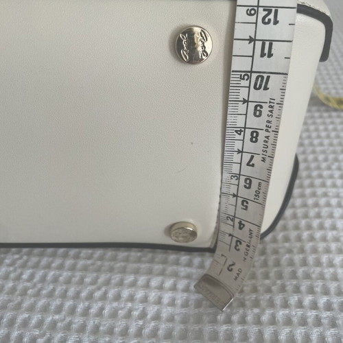 Axel shoulder bag like new, cream color