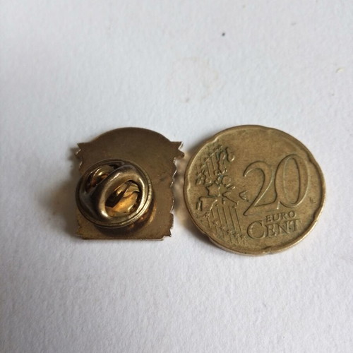 Olympiakos Vintage Collectible Pin Badge like new