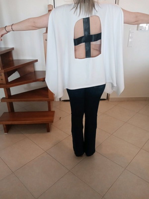 Long asymmetric blouse with print like new, white