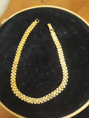 Vintage faux jewelry necklace presidential/rolex style like new