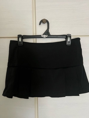 Bershka mini skirt black like new, size M