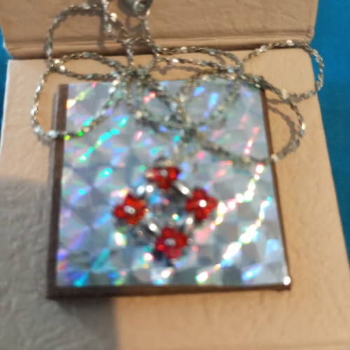 Pendant with garnets and zirconia like new, 42 cm chain