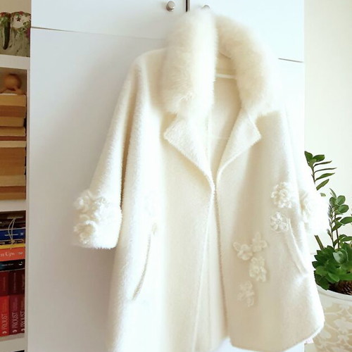 Knitted outerwear new with handmade flowers and removable fur collar