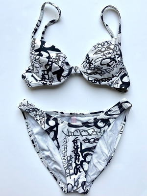 Victoria’s Secret μπικίνι με σχέδιο graffiti μεταχειρισμένο, μέγεθος XS/S