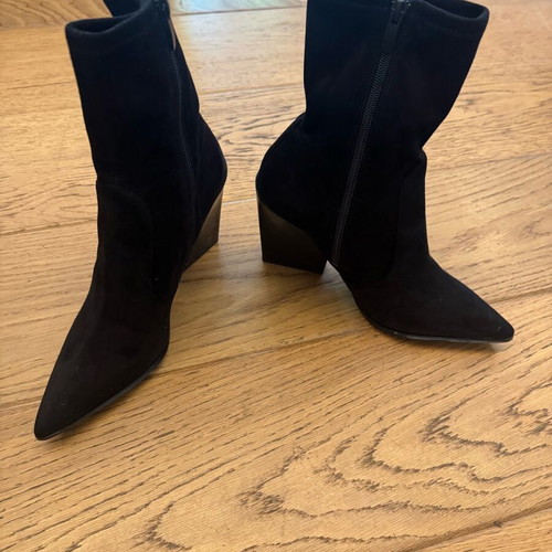 Kendall & Kylie fabric ankle boots black like new, size 41