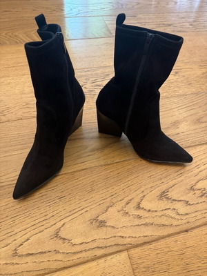 Kendall & Kylie fabric ankle boots black like new, size 41