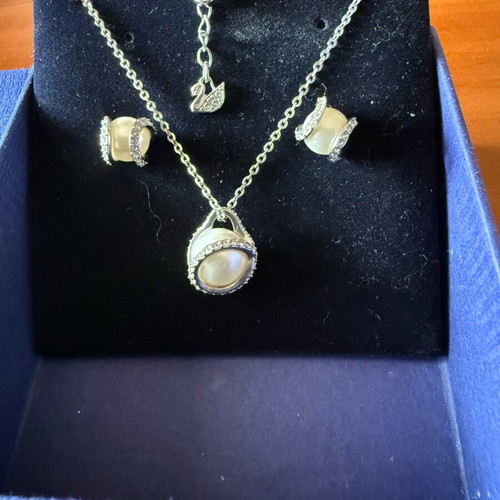 Swarovski set necklace and earrings with opal silver color, like new