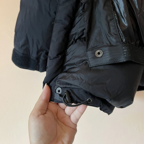 Marmot men's jacket like new with goose down filling and multiple pockets