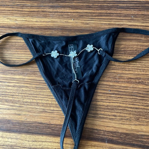 Wonderbra thong new with floral details and one missing rhinestone