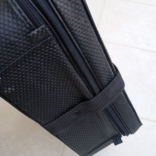Famsa hard carrying case used, durable protective cover