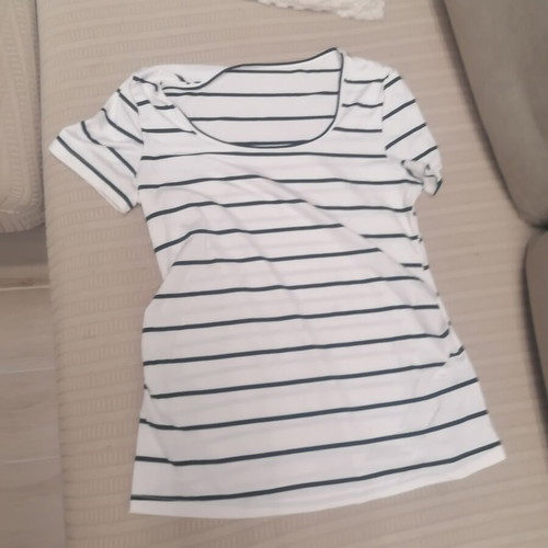 Women's T-shirt like new, size M, black and white