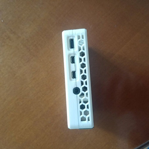 Raspberry Pi 3 / 4 Honeycomb case new with ventilation and GPIO access