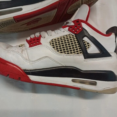 Jordan 4 Fire Red sneakers used, size 41, visible wear