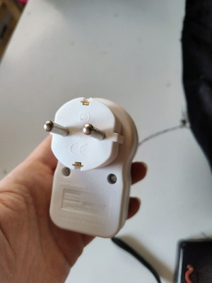 Schuko power socket adapter with switch