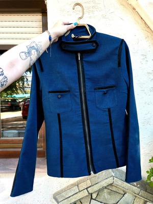 Blazer μεταχειρισμένο Sea Shell μπλε με μαύρες σουέντ λεπτομέρειες, μέγεθος 38