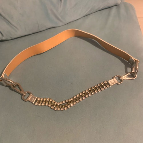 Rococo silver belt with rhinestone strip like new