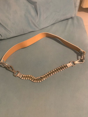 Rococo silver belt with rhinestone strip like new