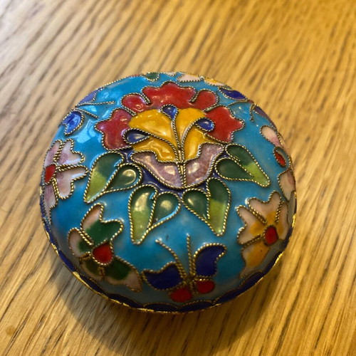 Cloisonné box like new