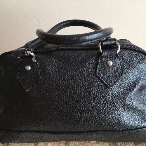 Black leather handbag like new